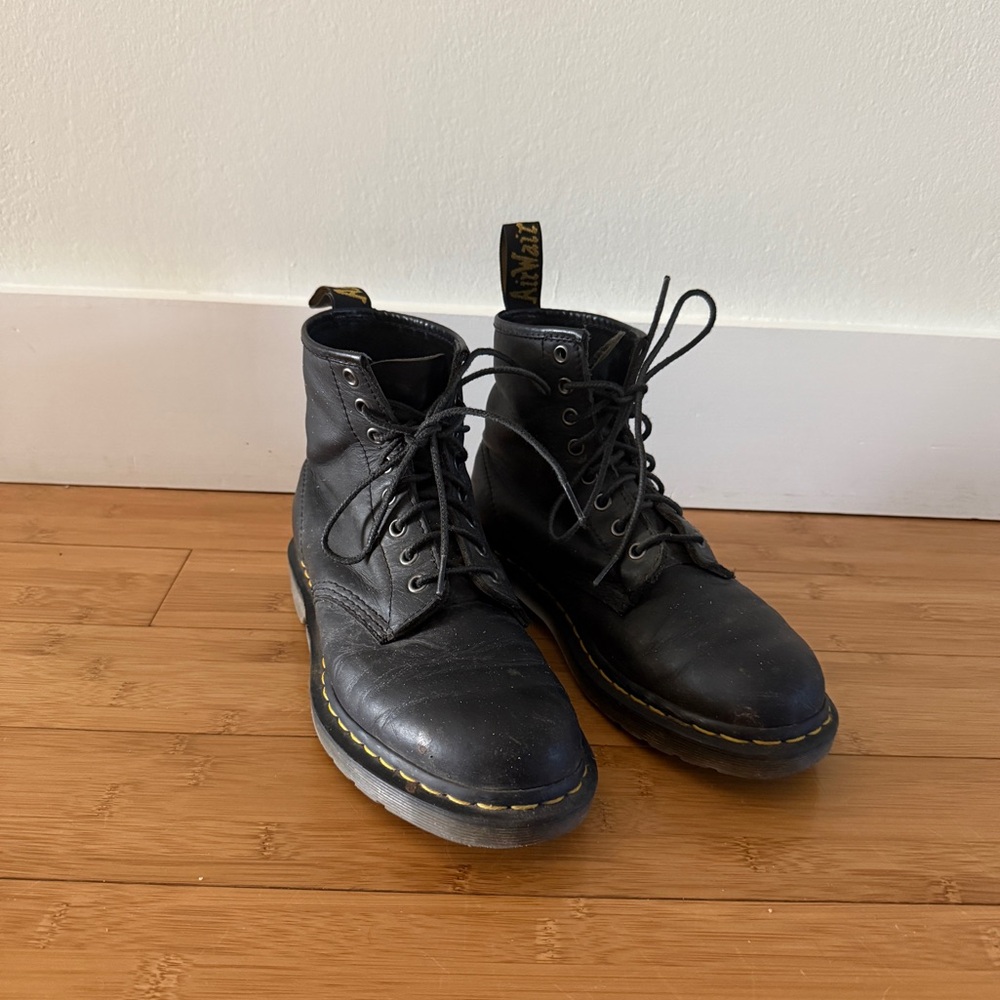 Dr. Marten VIRGINIA Boots, women’s size 9/men’s size 7. EU size 39
